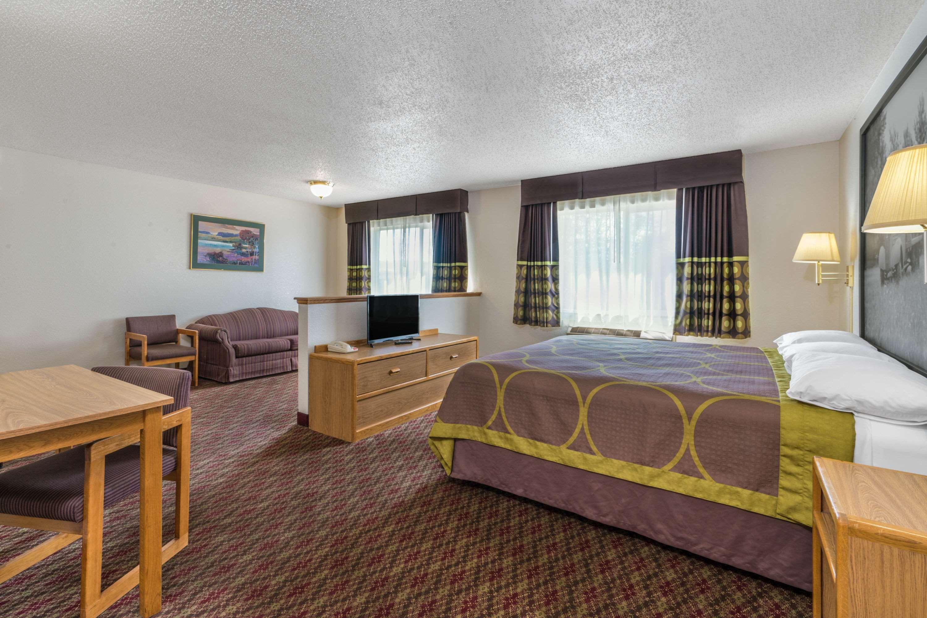 Super 8 By Wyndham Fountain Hotel Exterior foto